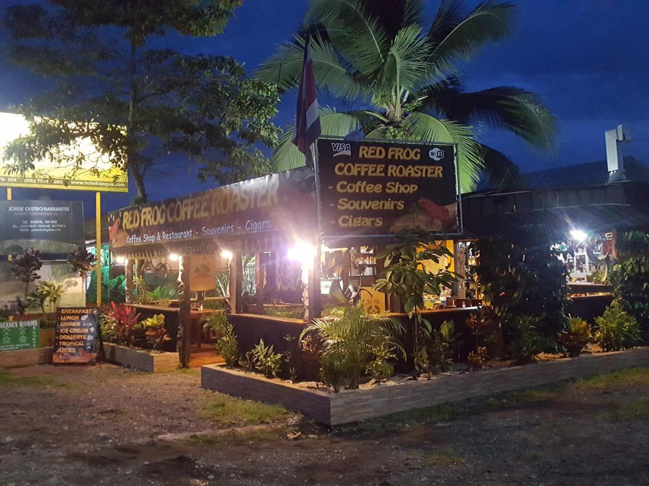 Red Frog Hotel La Fortuna Exterior photo