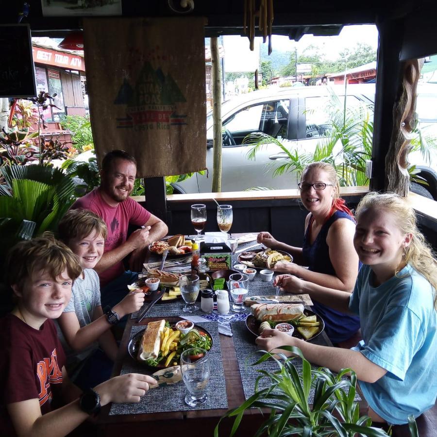 Red Frog Hotel La Fortuna Exterior photo